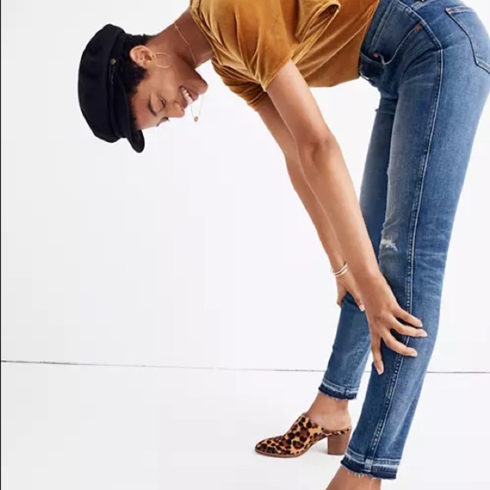 Madewell 9" Mid-Rise Skinny York Wash Rip & Repair Edition - Picture 4 of 8